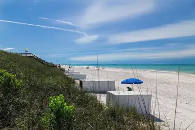 Image de 2 beach accesses in walking distance! ~1 bd/2ba on 30a~Sleeps 4!