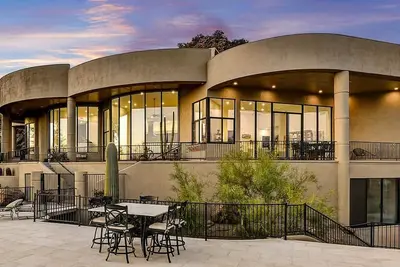 Image de Stunning Succulent-Studded Sonoran Desert Estate! Perfect for family & friends!