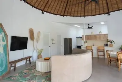 Image de New Private Full-Time Butler / 7 Min Walk to Beach