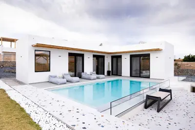 Image de Villa No. 2 – Modern Art Coastal Escape