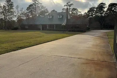 Image de Runie’s Place, 3-bedroom house in lovely Orange with cool Ac for relaxing stay