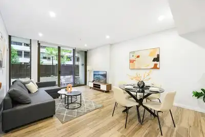 Image de Modern 3-Bedroom Apartment Near Airport & Train