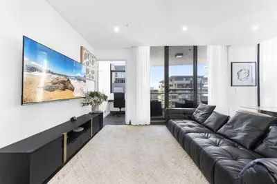 Image de Bright & Modern 2br Home Steps from Mascot Station
