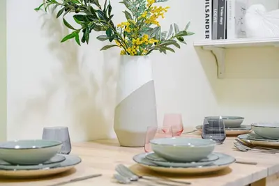 Image de Cbd 3br apt for 8 guests near Train & Shopping