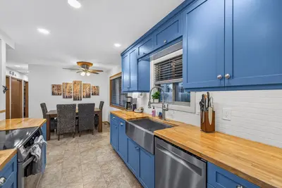 Image de Evergreen Escape- Walk to Downtown, Pet-Friendly & Boat/trailer Parking!