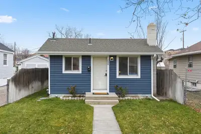 Image de No cleaning fees! Fully renovated and stocked! Pets allowed!