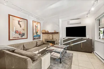 Image de Silverglo 205 | Cozy Condo Walking Distance to Town with Pool Ac