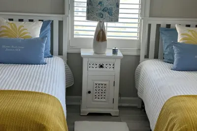 Image de 3-bedroom beachfront cottage in Oak Island\nImmaculately kept and fully appointed