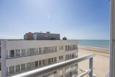 Image de Studio moderne au 8ème étage près de la mer