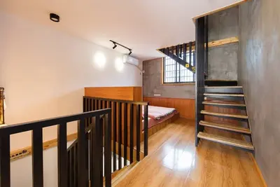 Image de Comfortable Air-Conditioned 2-Bedroom Apartment/Loft with Easy Park Access