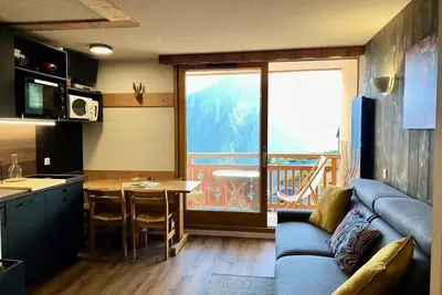 Image de T2 pour 5 personnes avec vue extraordinaire et place de parking dans un secteur calme