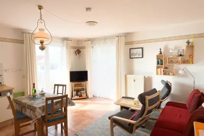 Image de Spacious apartment - large corner balcony, garage, pool use