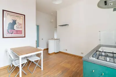 Image de GuestHost - Comfortable and bright 70m2 apartment, for 4 people, located on the 3rd floor of a building with elevator (Not Suitable For Disabled Guests). The property is located in the Isola neighborhood, very young and full of services, well served by p
