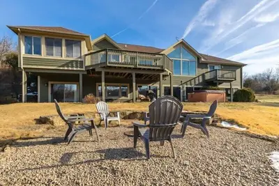 Image de Grand Galena Hideaway - 5br, Outdoor Hot Tub, Pool Table & Fireplace