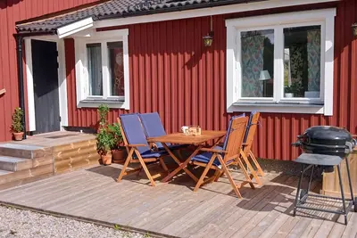 Image de Cozy accommodation in Läppe, Vingåker – charming red cottage with a glazed balcony and proximity to adventure|Se14030