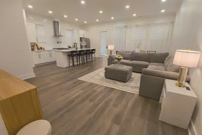 Image de Premium 14-Person Home w/ Private Sauna, Games & Fitness