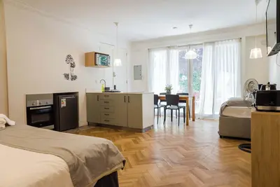 Image de Metro Explorer near Hospital & Metro Baquedano