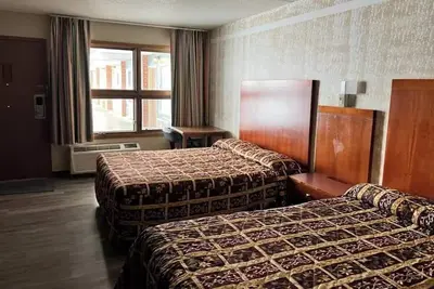 Image de 3 Convenient Lodgings w/ Essentials & Free Parking Near Devils Lake Amtrak