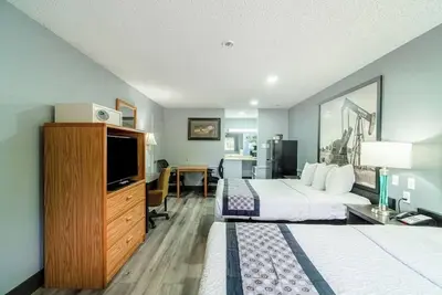 Image de 2 Lodging | Easy Reach to Scurry County Museum & Historic Sites | 2 Queen Beds