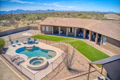 Image de Event Ready Roomy Tucson Home with Private Pool