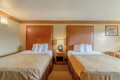 Image de 2 Affordable Rooms with 2 Queen Beds Perfect for a Relaxing Family Trip