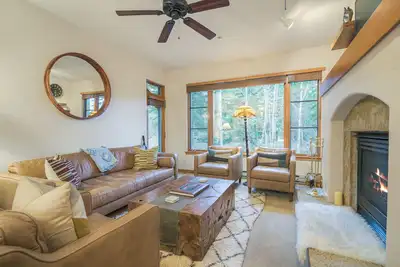 Image de New! Prime Location, Steps from the Ski Lift - 2 Bedroom Condo in Arrowhead Village
