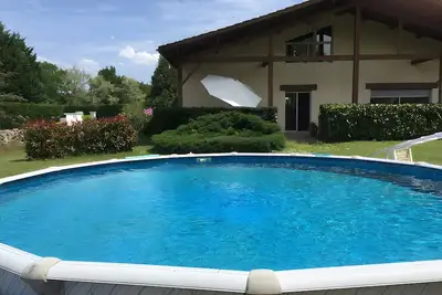 Image de Chambre d’hôtes « Chambre du haut » avec piscine partagée, Wi-Fi et climatisation