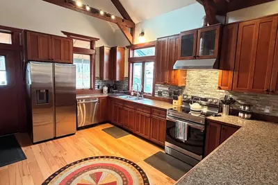 Image de Spacious 4-Bedroom Beach House - Short Walk to Short Sands Beach & Downtown York