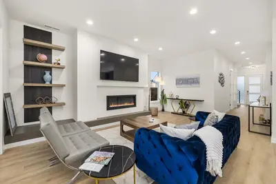 Image de Brand New 5br Home | Fenced Yard + Ample Parking