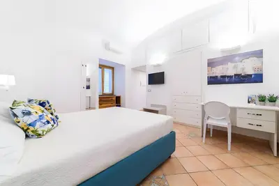 Image de Chambre « Amalfi Luxury Rooms » avec balcon, Wi-Fi et climatisation