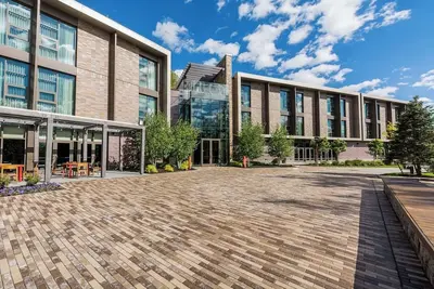 Image de 2 Bright Double Rooms | Near Local Dining and Shopping at Palisades Center