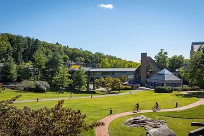 Image de Relax in 4 Double Guestrooms Near Warren Street Shops & Waterfront Parks