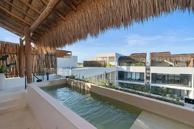 Image de Sleeps 6 w Private Rooftop Pool & 2 Bikes