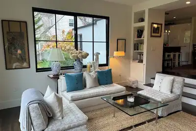 Image de Gracious 5-bedroom house One Mile from Palmer Square, Huge outdoor space