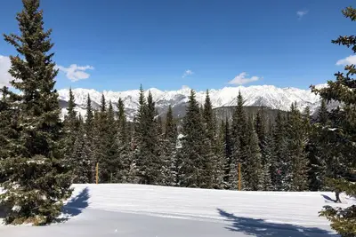 Image de Wonderful 2-bedroom condo in the heart of Avon for your perfect winter getaway