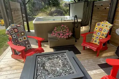 Image de Brigus Bower with Hot Tub, in Beautiful Historic Brigus Nl.