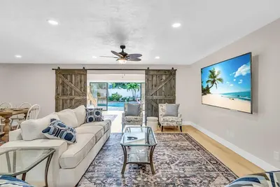 Image de Stylish Roomy Home, Htd Pool, Hot Tub, Near Beaches