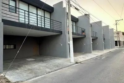 Image de Spacious & Cozy 2br Townhouse. Pool & Parking near Plaza Altabrisa & Starmedica