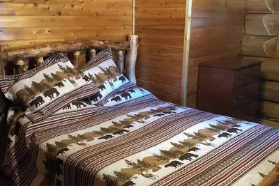 Image de Call of the Loon-Lakefront Log Cabin. Charming 3-bedroom for relaxing getaways