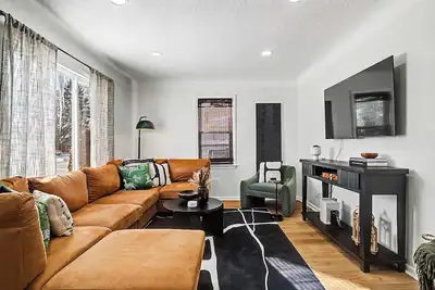 Image de Comfortable 3br home w/ workspace & parking