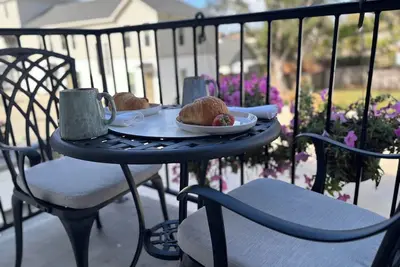 Image de New stylish condo-2 King Beds-River Ranch