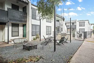 Image de Charming 1-bedroom in vibrant Austin Escape • Pool • 5 mins to Hyde Park