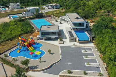 Image de Spacious 8-bedroom villa in amazing Grubine with Ac