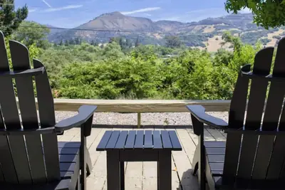 Image de Scenic Retreat w/ Hot Tub Near Wineries