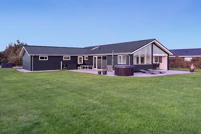 Image de Superbe maison à Tarm avec vue sur le lac