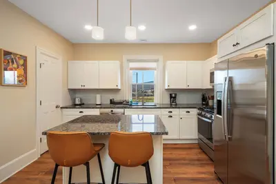 Fabulously Spacious 2-bedroom Apartment in Providence