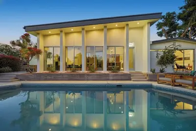 Image de Midcentury Modern Escape w/ Heated + Chilled Pool