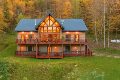 Spacious 4b w/private Loft Minutes from Snowshoe