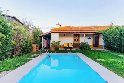 Image de Grandmother's House with Private Pool