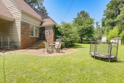 Image de Big Yard • Patio + Grill • Pet Friendly